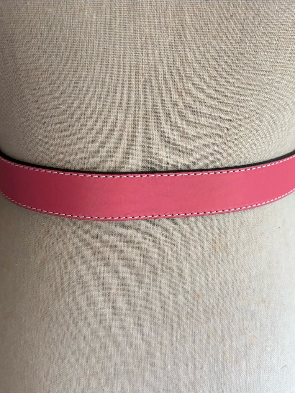 Lilo Women's Pink Leather Equestrian Stirrup Belt with Gold Horseshoe Buckle - Picture 2 of 6